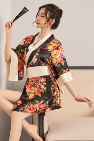 Alt text：Model in black floral satin kimono sleeve lingerie holding a folding fan