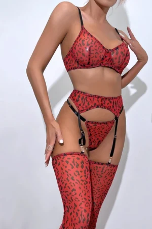 Alt Text：Leopard print thong set with adjustable bra straps and bold leopard pattern