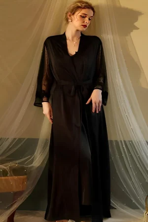 Alt text：Short Sexy Nightgown bulk in black robe with matching slip