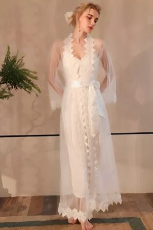 Alt text：Silk Sexy Nightgown bulk with matching sheer lace robe and satin belt