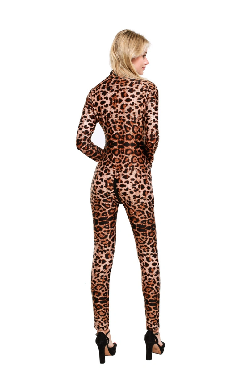 Alt text: Backside design of wholesale animal print lingerie set with leopard pattern