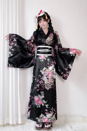 Alt Text：Wholesale kimono style sleepwear in black satin with pink floral patterns, front view