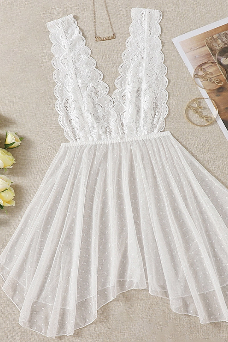 Elegant white b2b silk and lace pajamas with scalloped lace neckline
