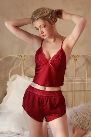 Alt：custom cotton Lace Pajamas set in wine red with soft lace trim