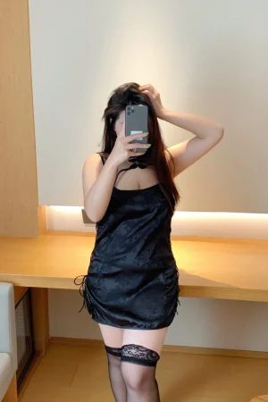 Alt： Woman wearing elegant b2b lace chemise Pajamas in black