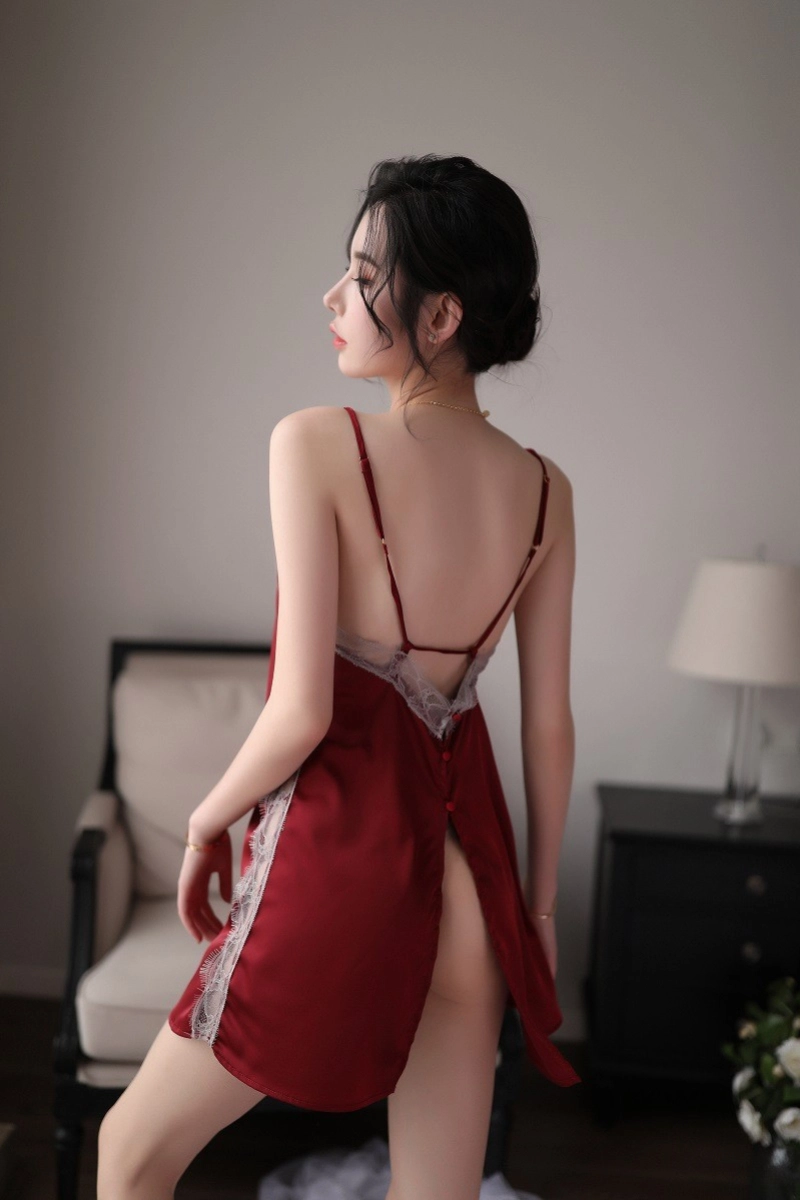Alt：Backless custom pajama satin lace nightgown in wine red with buttoned slit
