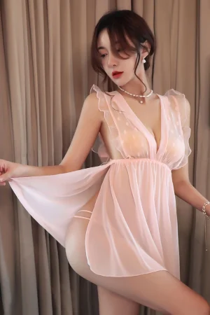 Alt Text：Bulk lace top nightgown in pink with sheer ruffle and ribbon back