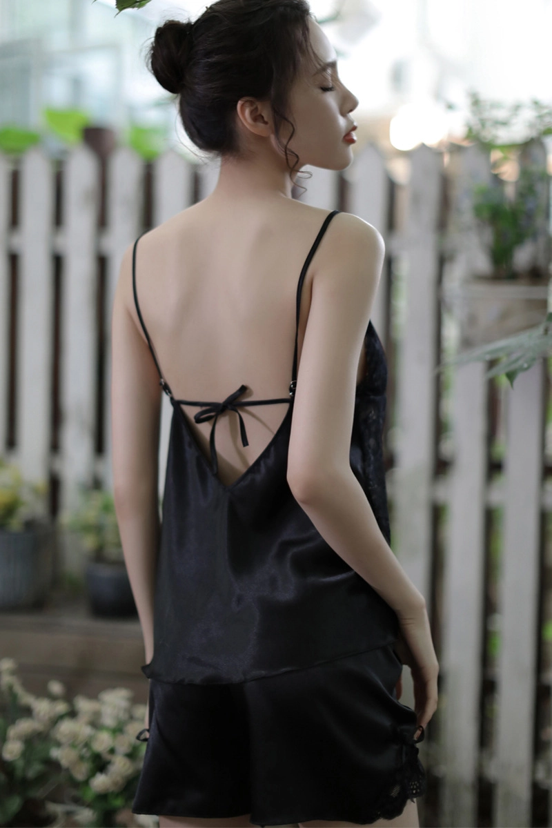 Alt:Elegant black backless wholesale babydoll Pajamas lace design