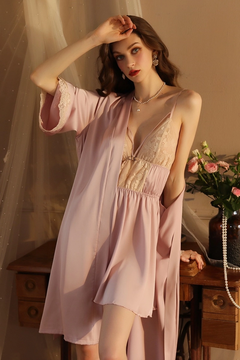Alt：Dusty pink custom muslin lace pajamas with floral lace details