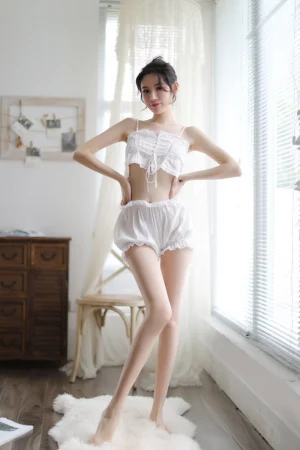 Alt：white bulk Pajamas robe lace crop top and shorts set