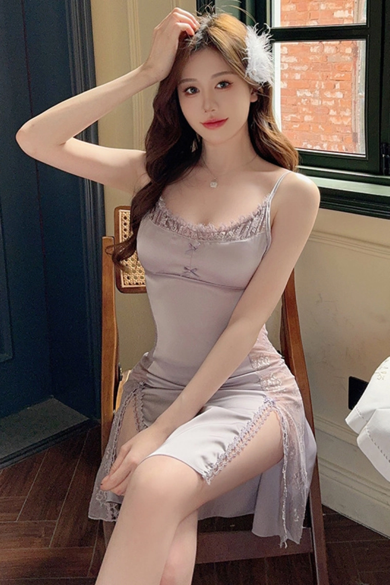 alt text:Lavender silky Pajamas with lace and side slit – oem lace silky Pajamas