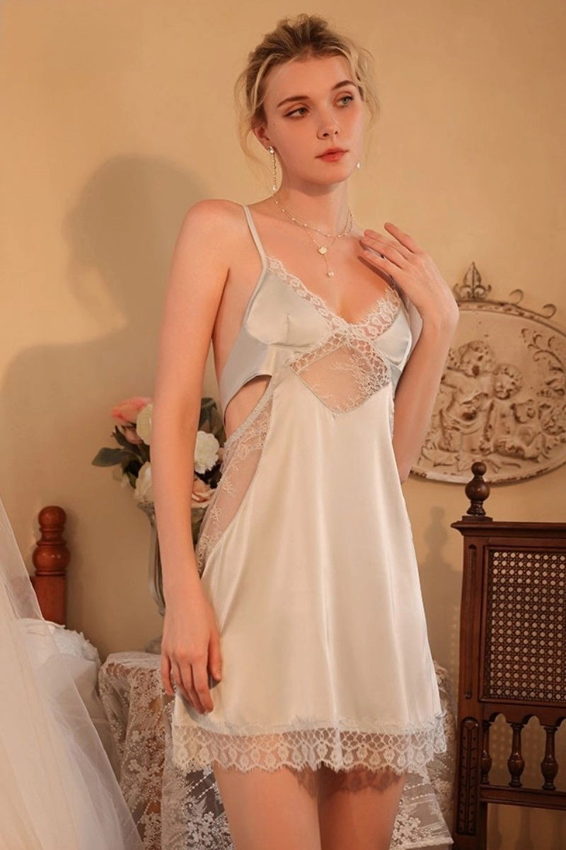 Alt Text：OEM lace pajamas long in ivory white with lace cutout