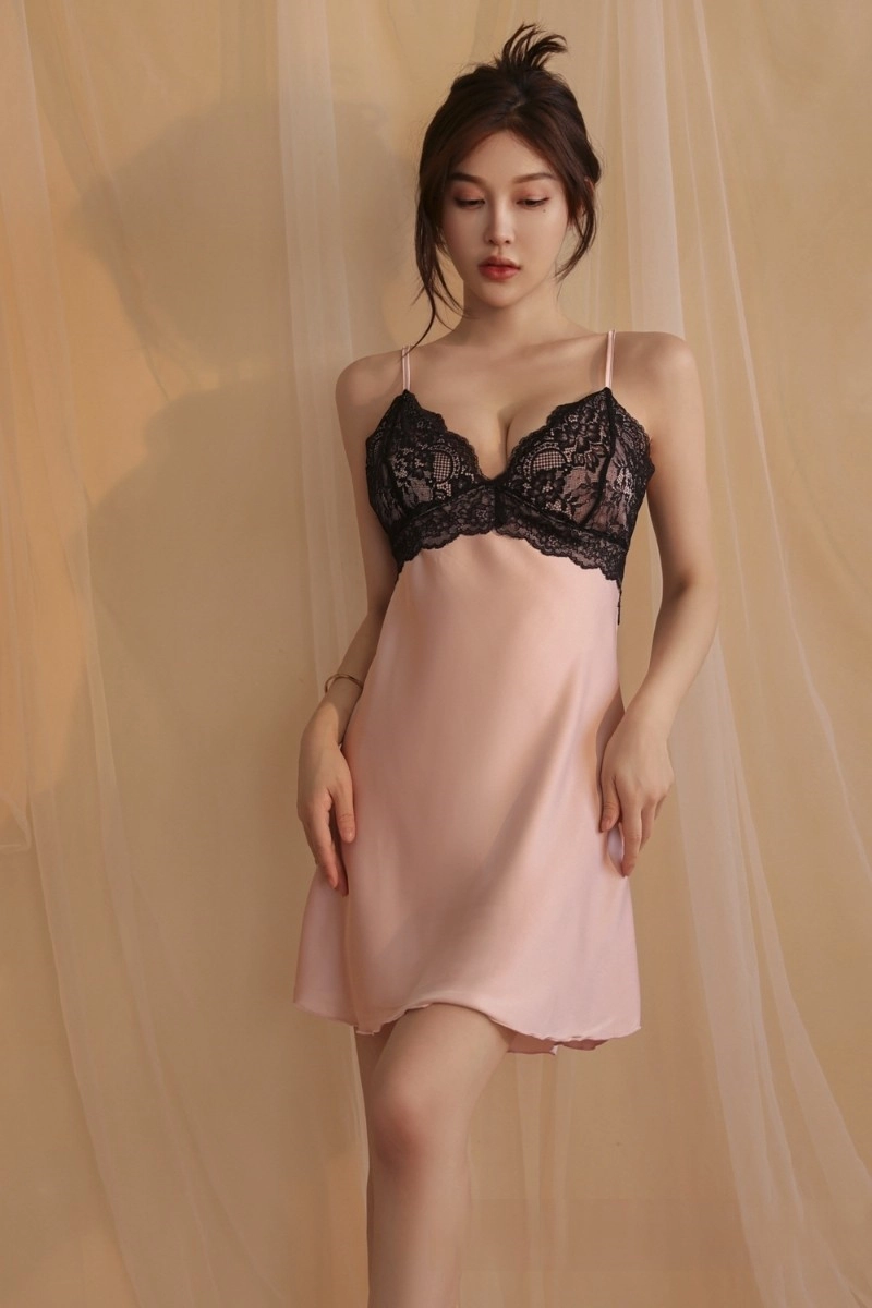 private label lace silky Pajamas pink satin with black lace details