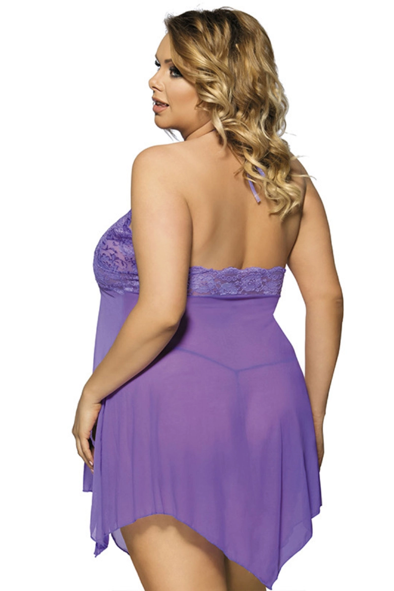 back design of plus size burgundy lace pajamas with lace band