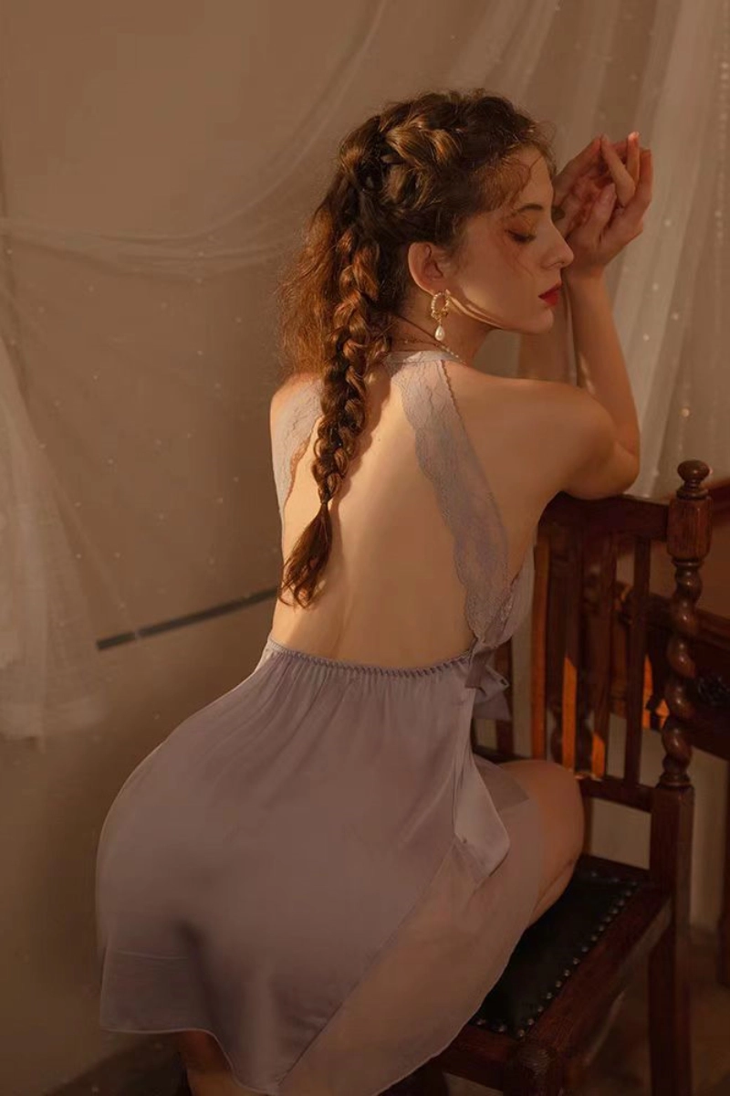 Alt Text：Open-back b2b lace pajama blouse in gray purple with lace straps