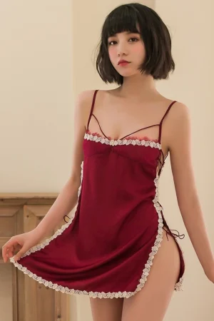 Alt Text：Classic style burgundy lace sleeve pajamas with soft cream lace