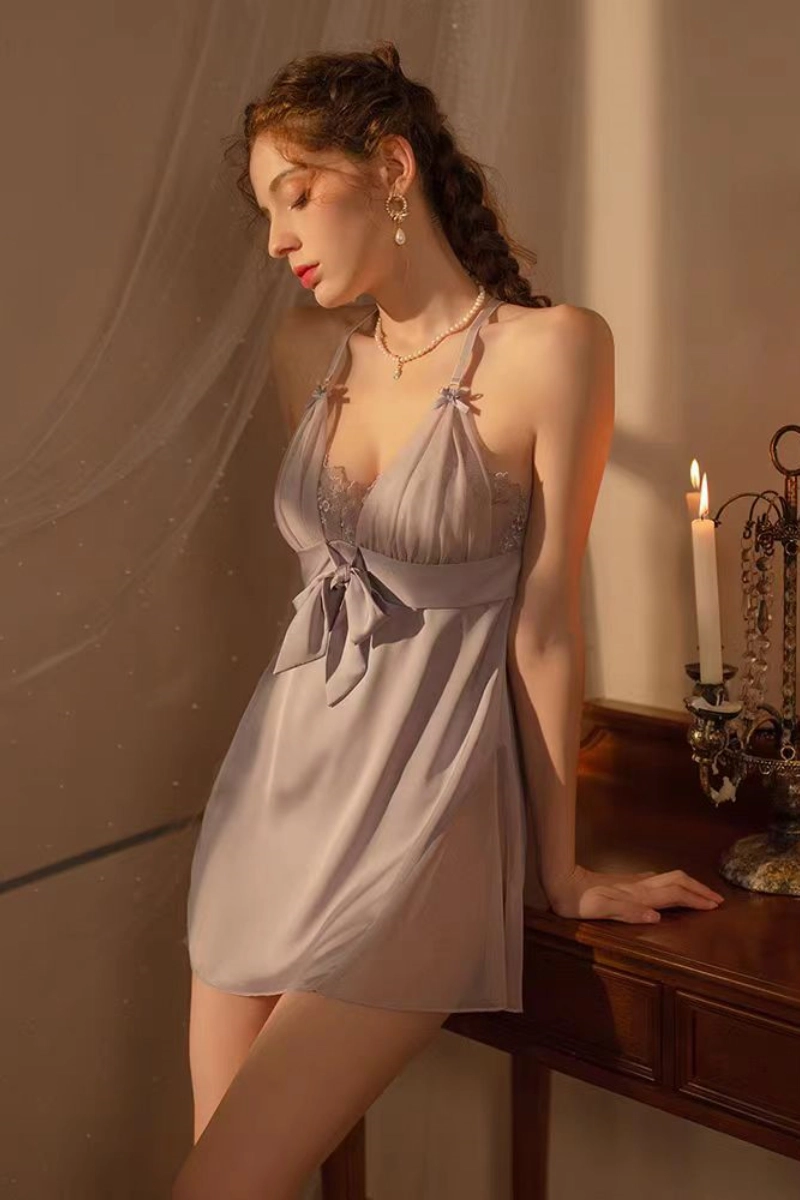 Alt Text：Model wearing b2b lace pajama blouse in gray purple satin and lace