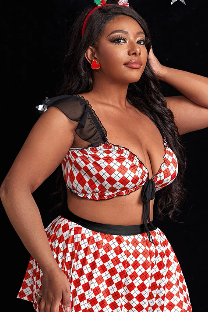 Alt Text：Model wearing festive red plaid lace Pajamas with sleeves